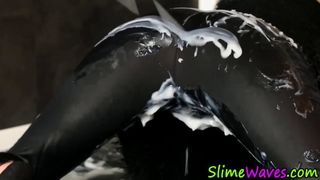 Gloryhole bitch fingers pussy