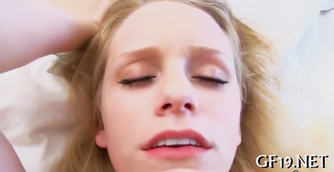 Hot teens experiment in bed