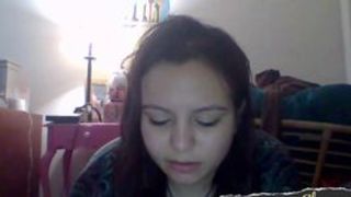 Real webcam chick dildoing her pussy