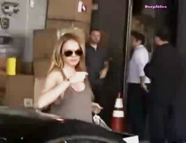 Lindsay Lohan huge sidetit