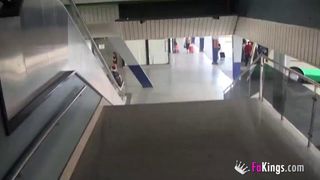 FOLLANDOSE A UNA TIA DE UNA ESTACION.