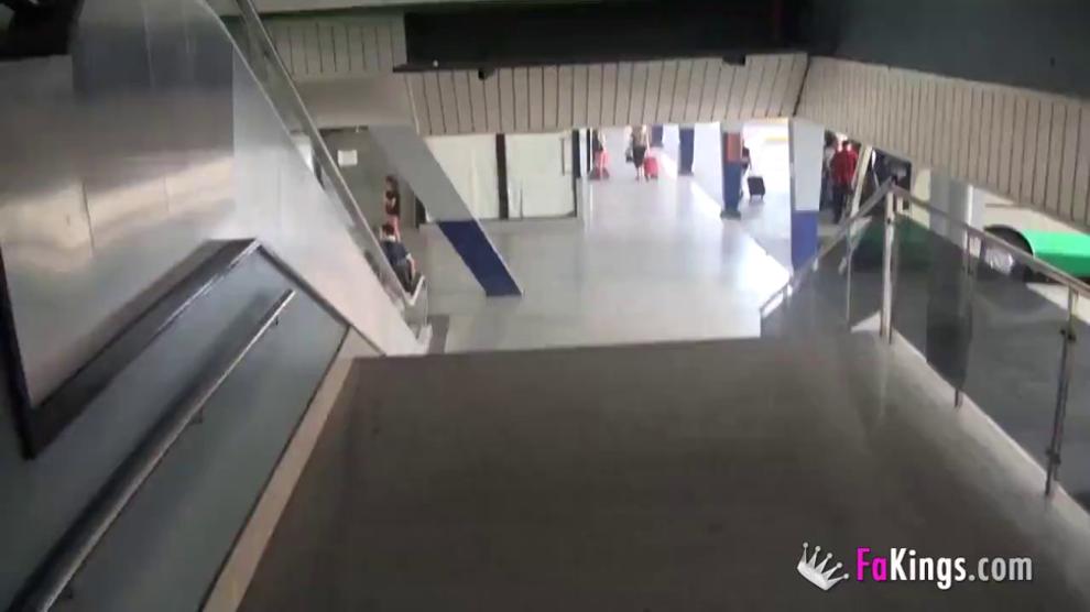 FOLLANDOSE A UNA TIA DE UNA ESTACION.