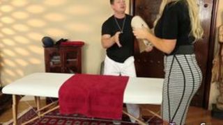 Duped massaged babe cum