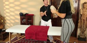 Duped massaged babe cum