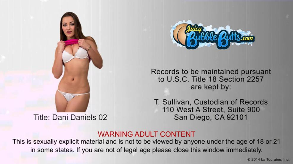 Dani Daniels shows off her round ass while fucking