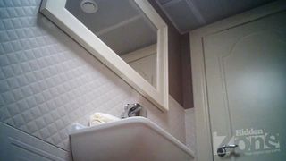 Women pee in public toilet 2564