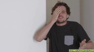 Tyler got turned on on stepmoms perfect ass