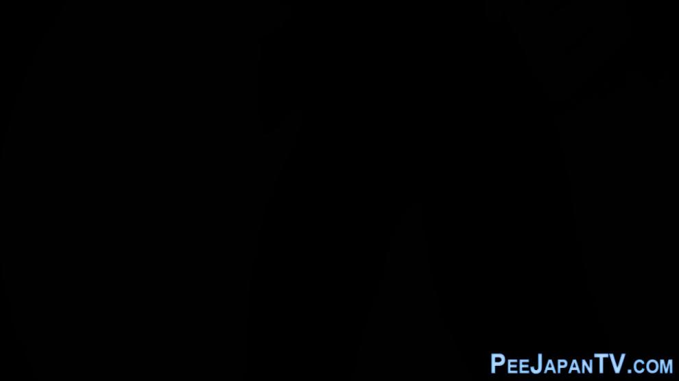 Bizarre asian ho peeing