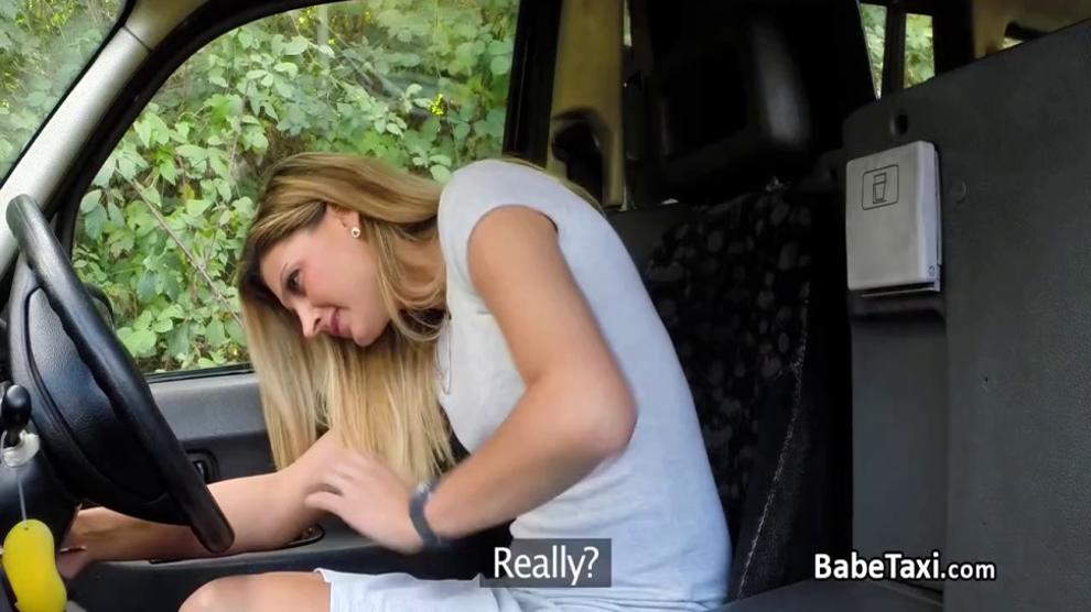 Dude nailed slim sexy babe in taxi