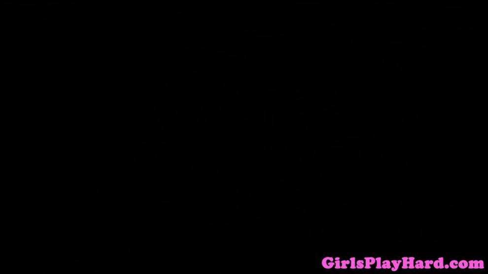 Lesbian beauties scissoring trimmed pussies