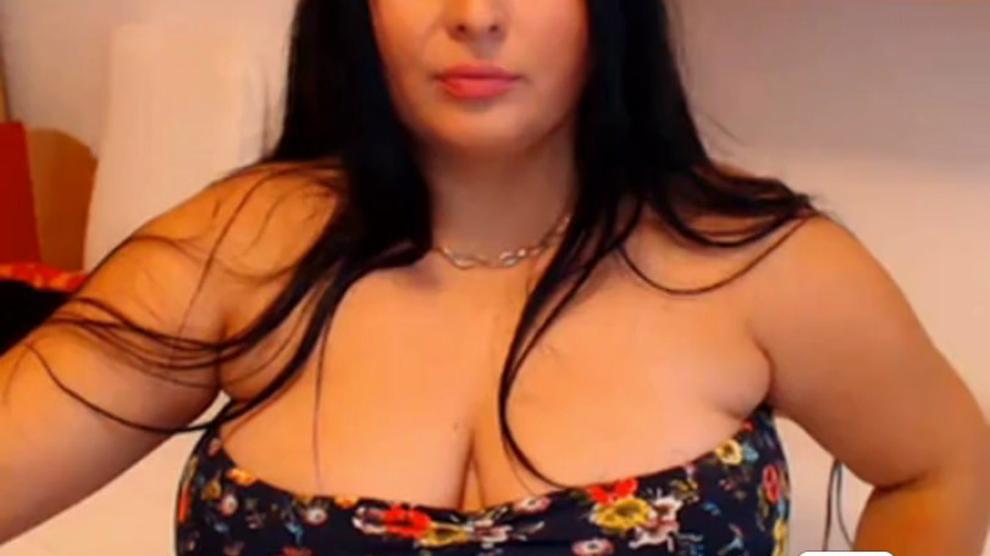 Hot Curvy MILF