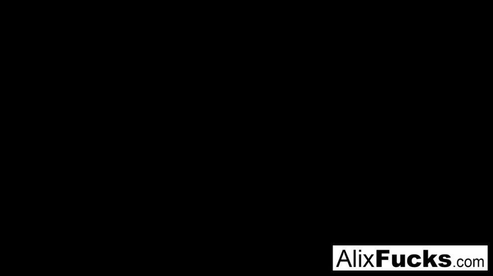 Alix Lynx Masturbates