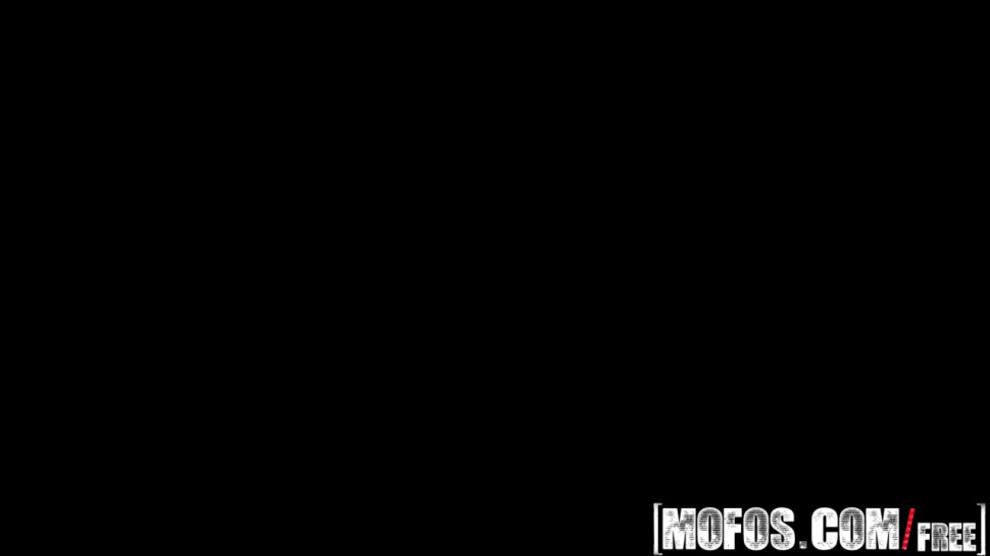 DON'T BREAK ME - Mofos - Dont Break Me - Dont Break Me - Cameron Deepthroats Massive Cock