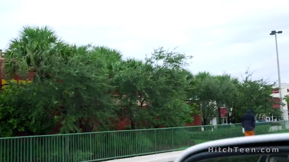 Robbed teen fucks stranger in his car