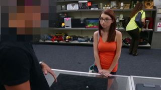 XXXPAWNSHOPS - Spex pawner babe sucking dick for money