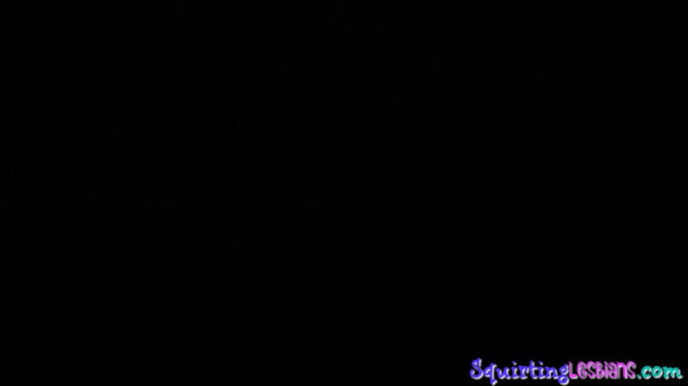 Hot blonde lesbian squirts pussy juice