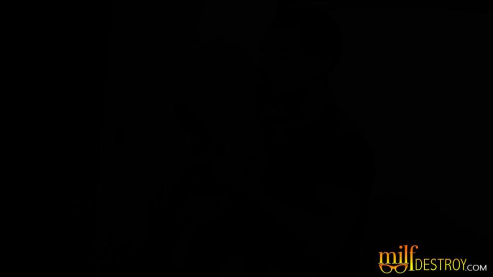 Meaty blonde milf gets her cunt destroyed - video 1