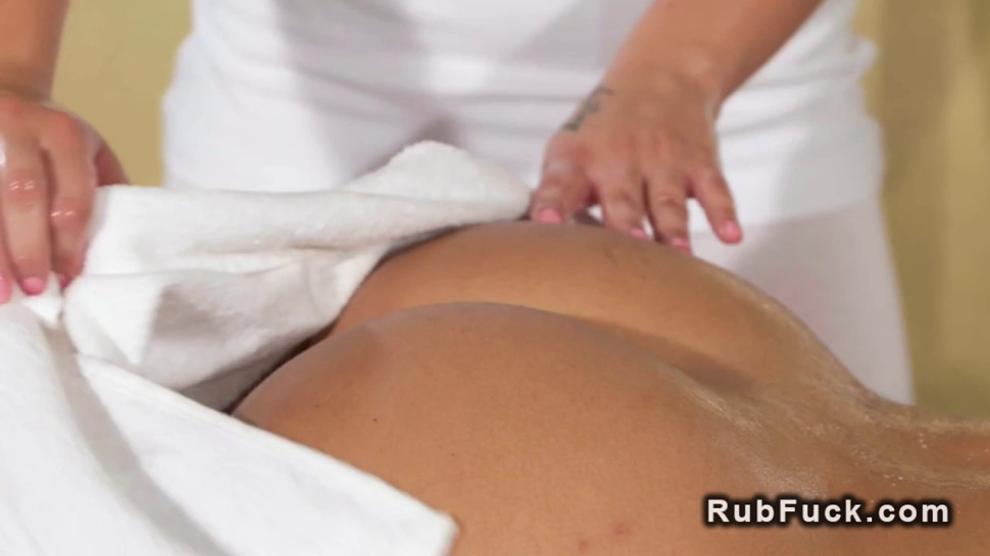 Perfect rounded booty lesbo gets massage