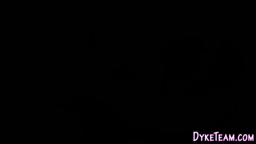 Les teen strapon banged - video 1