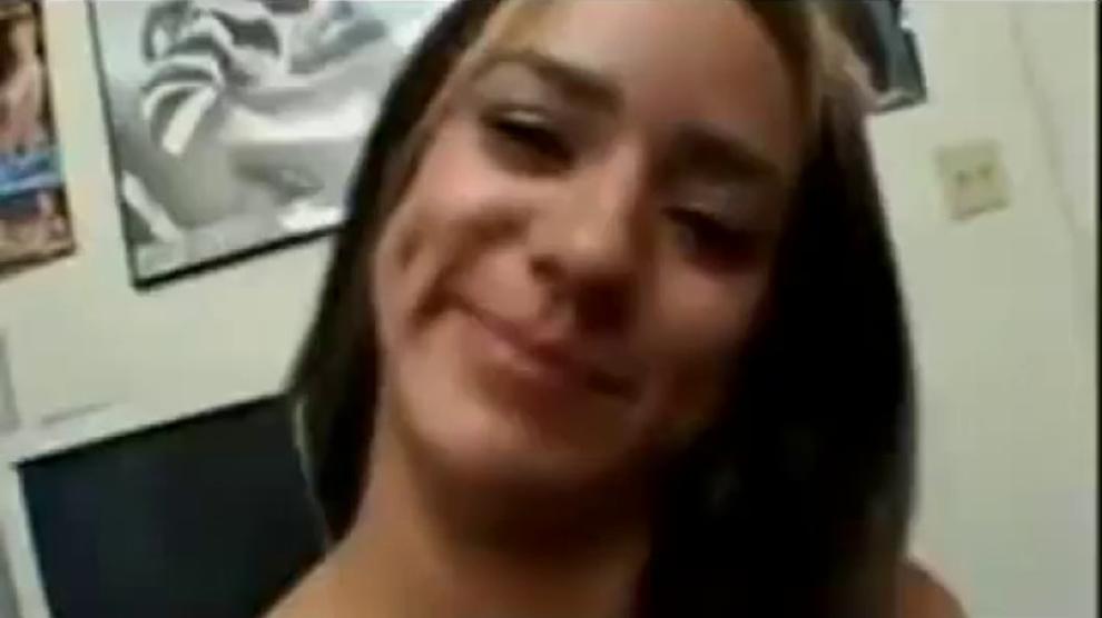 Priscila Peclat cum drinking - video 1