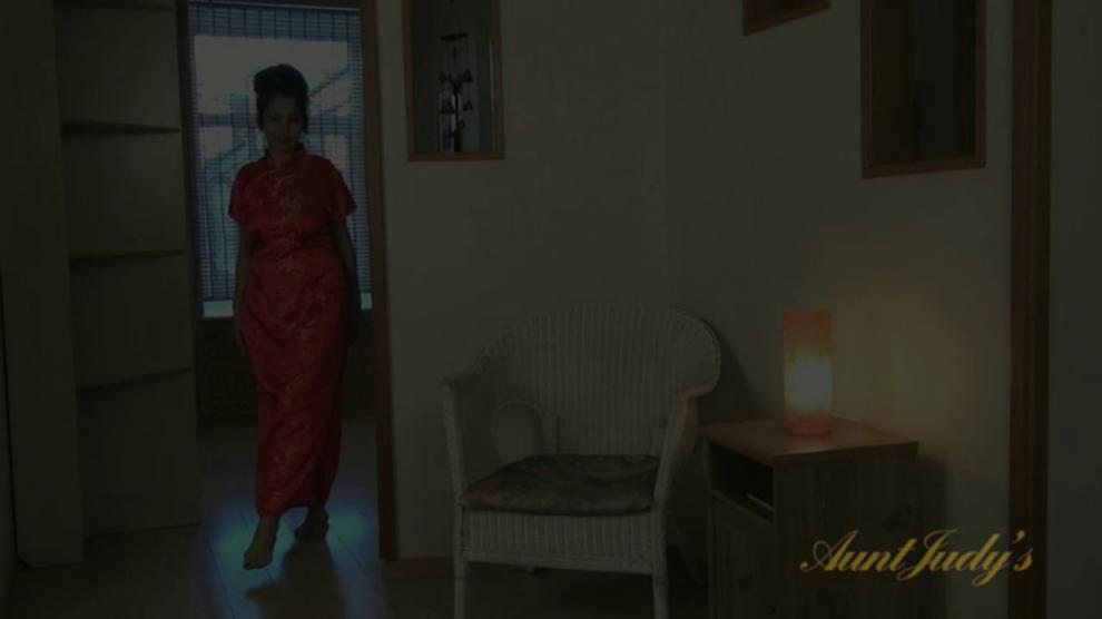 Aunt Judy's - Naught MILF Karolina masturbates