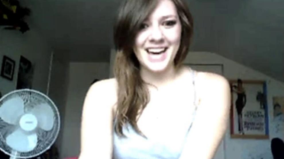 Girl shows boobs on cam