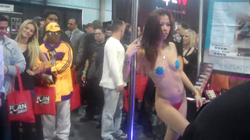 sexy asian pole dance