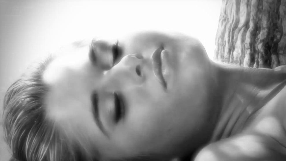 LUSTROYAL - Smearing semen all over is Dominnos favorite activity