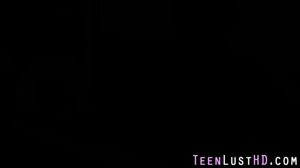 Teen beauty pussy jizzed