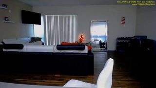 Teen with big butt masturbating on webcam