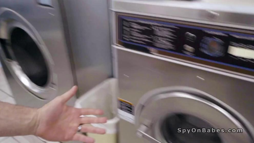 Hot Latina sucks and fucks in laundromat