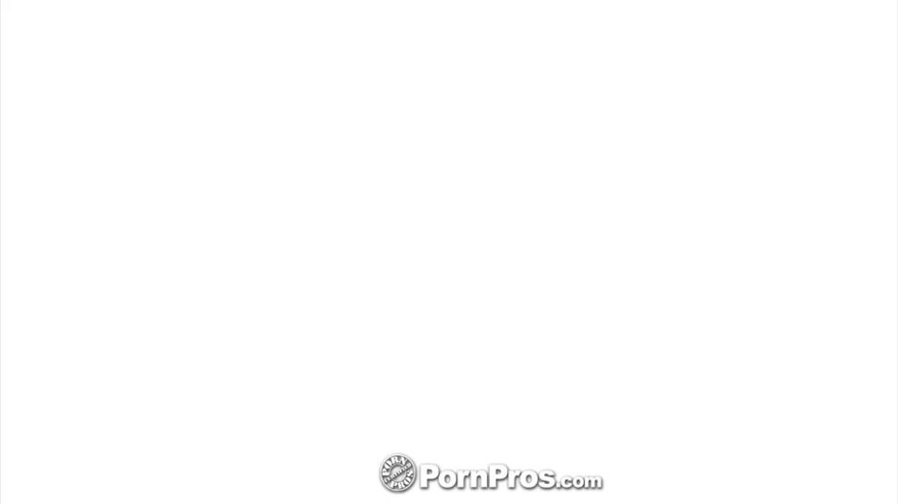 PornPros - Hot Asian beauty Elana Dobrev gets a sexy rub down