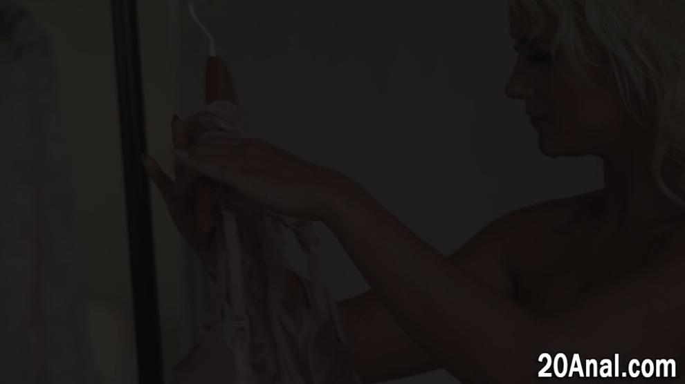 Sexy ass blonde babe in stockings sucks