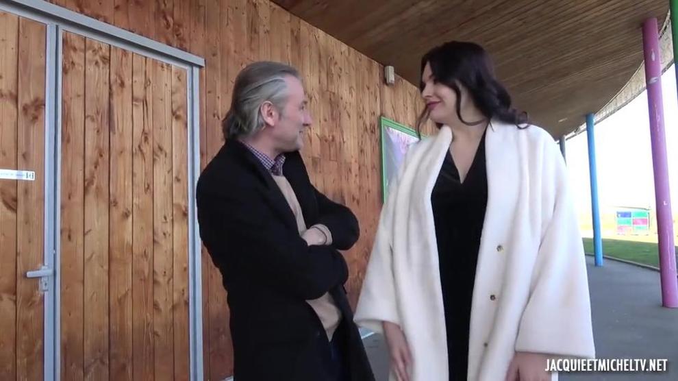 Jacquie et Michel TV - Visite touristique epicée pour Hannah 29 ans