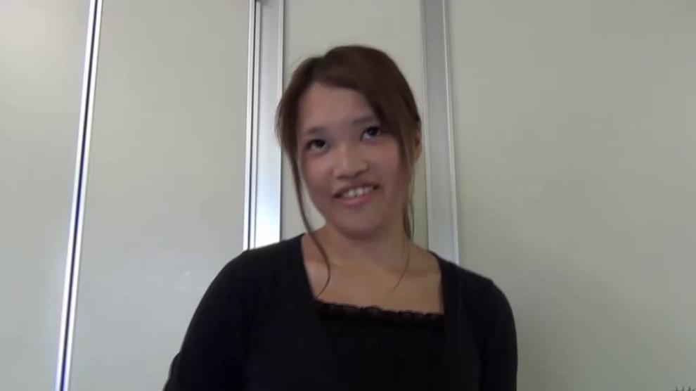 Asian babes show pussy