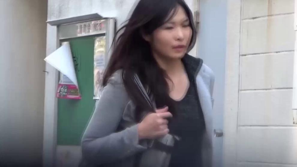 Urinating japanese babe