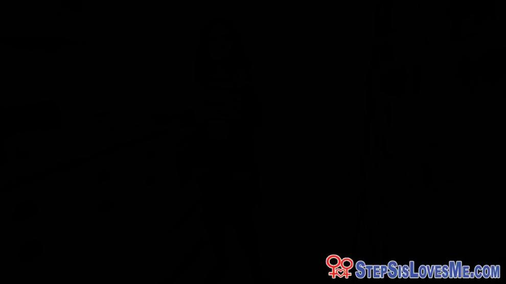 Teen stepsis gets cumshot - video 1