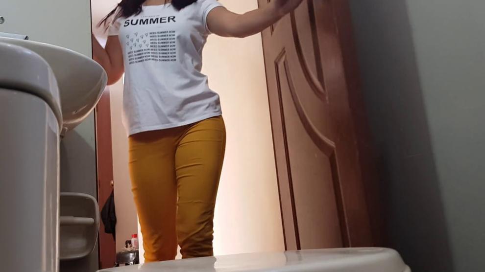 Spy camera, I film my Venezuelan roommate peeing.