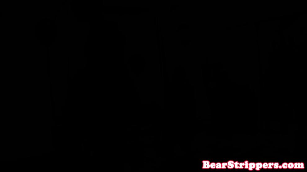 Amateur cfnm ladies blowing dick of stripper