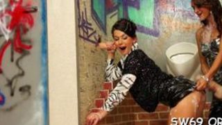 Slut sucks dick at gloryhole - video 1