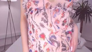Sexually Lewd Lady Seduced Everyone Live