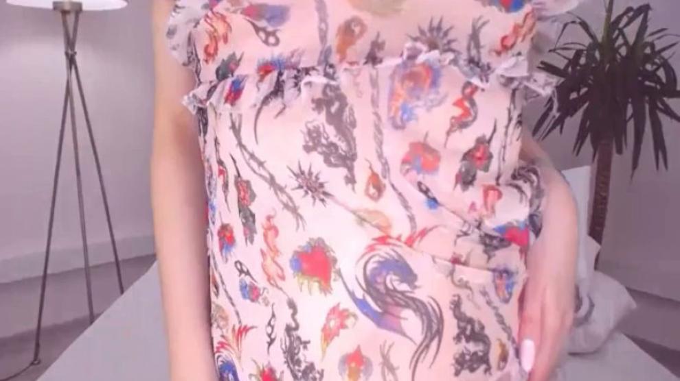 Sexually Lewd Lady Seduced Everyone Live