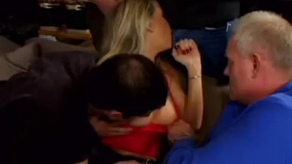 Vicky Vette takes on four guys, airtight (Vicky Vette)