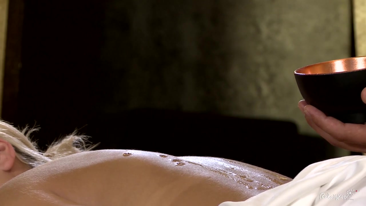Massage leads to lustful sex