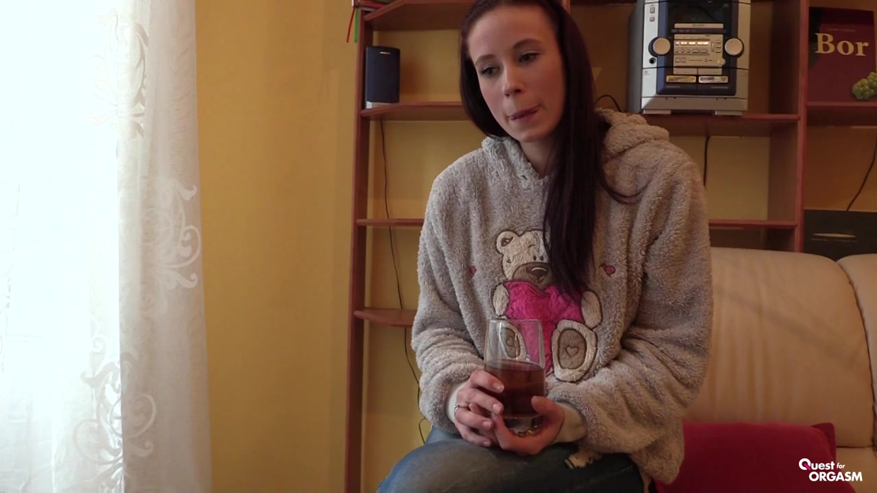 Euro teen Minnie Manga masturbates softly