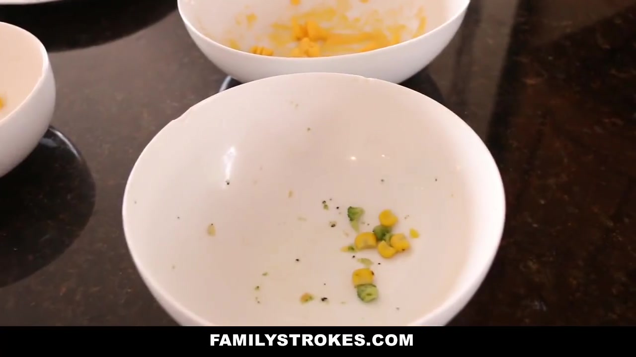 Hot Gf Fucks her boyfriends dad on Thanksgiving