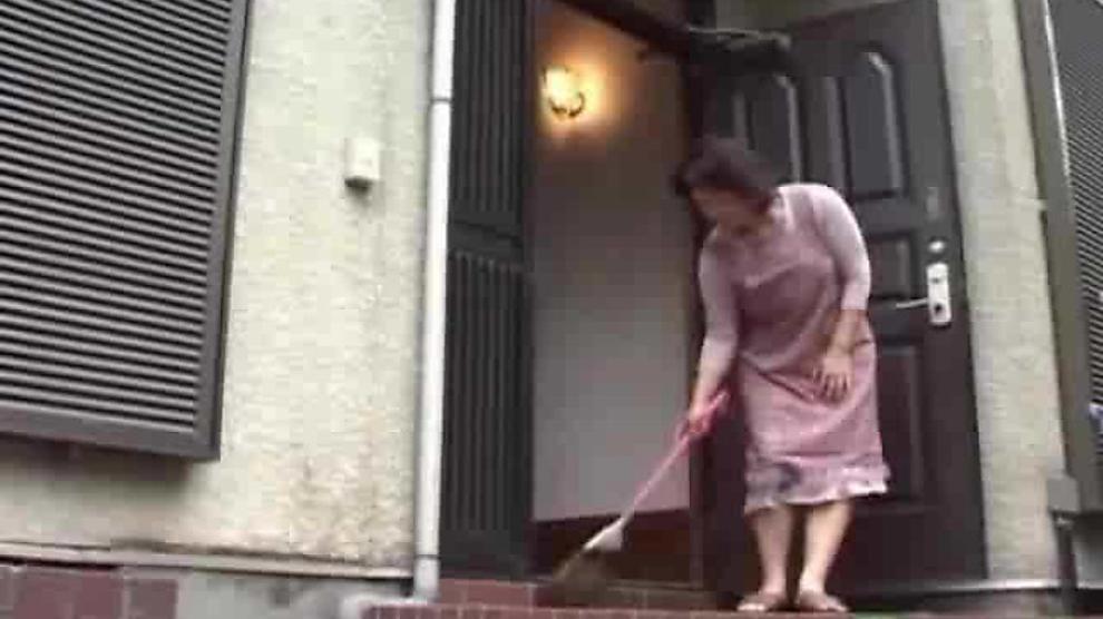 The mom excited to underwear
