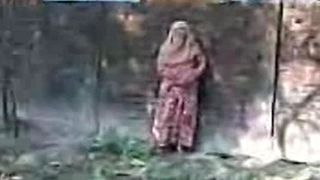 Pakistani aunty called from the street and fucked