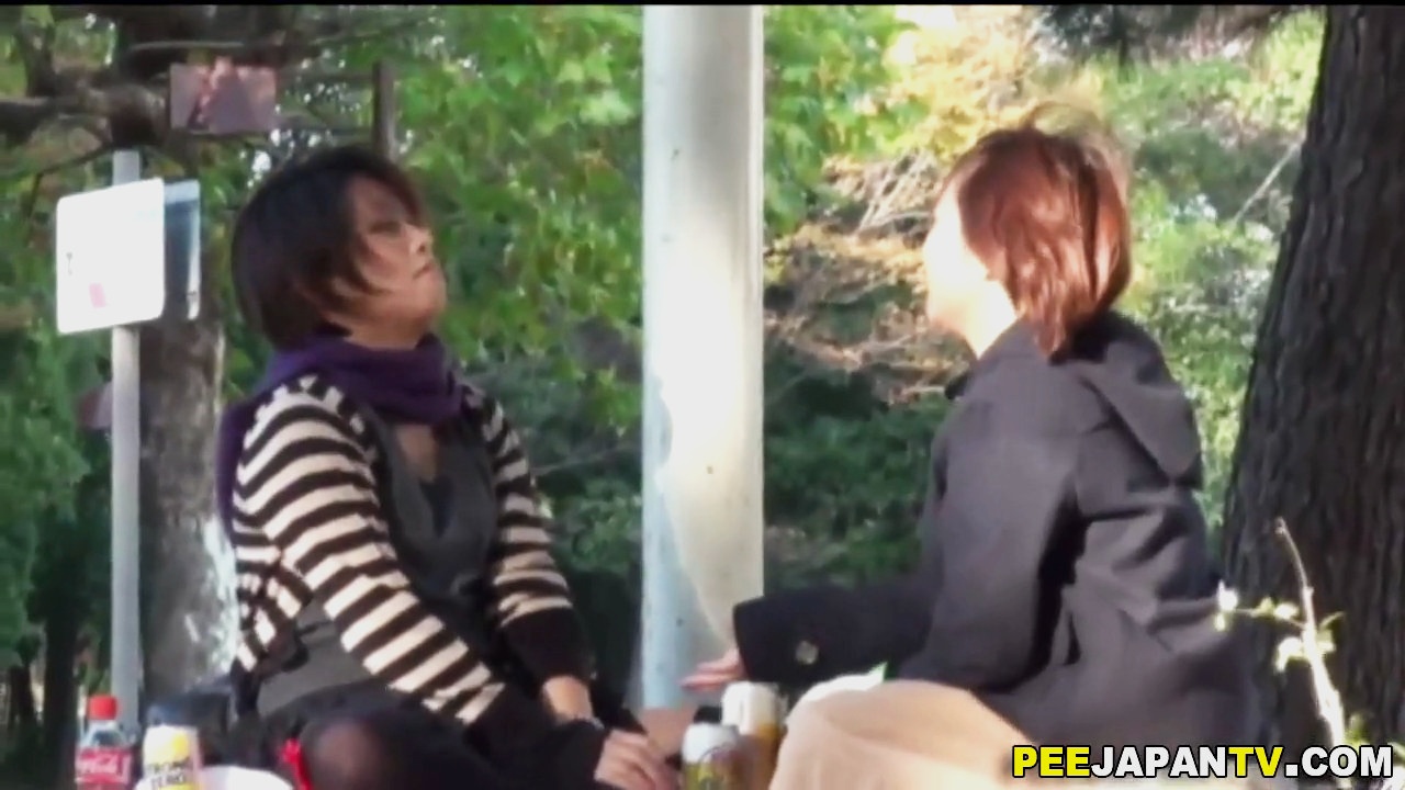 Asian slut piss in public