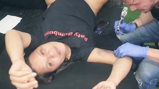 My wife offers to Tattoo Pervert her pussy in exchange for the tattoo. German Tattoo Artist - Gatopg2019